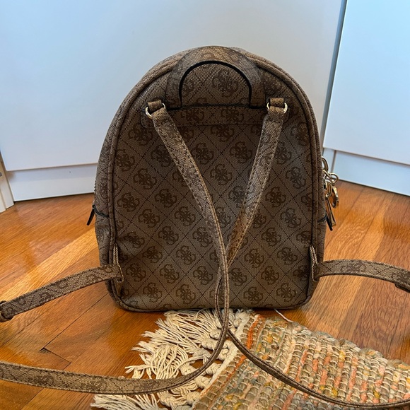 NWOT Guess mini logo backpack - Picture 2 of 8